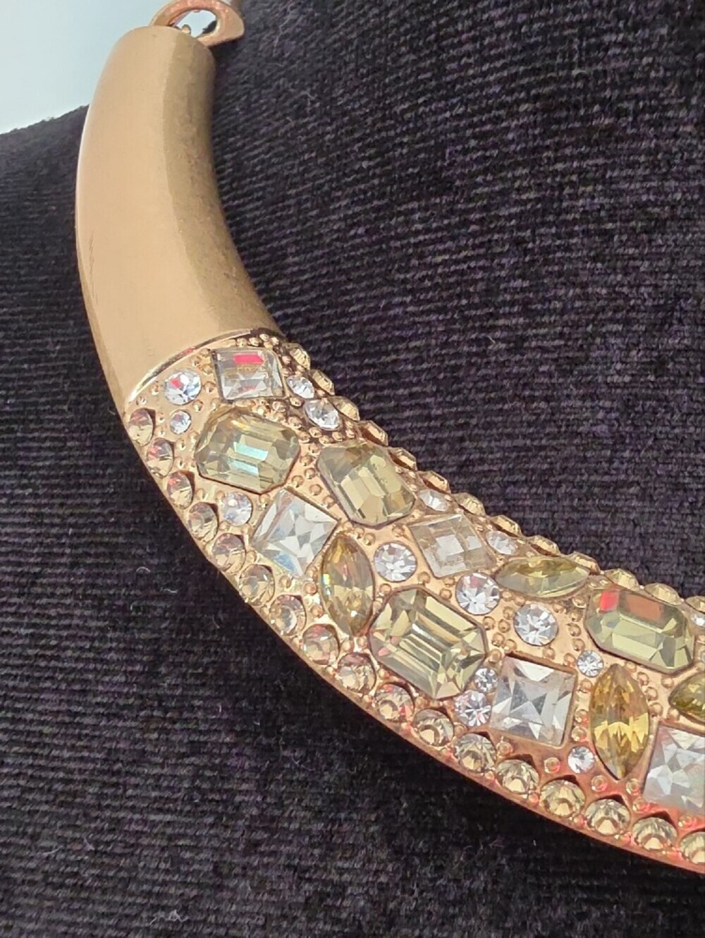 Gold Crystal Collar Necklace - Women Jewelry - Picture 4 of 8